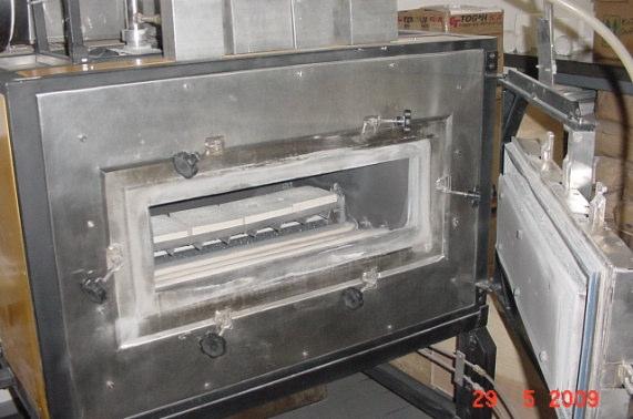 forno inferior, o mesmo foi revestido com aço inox resistente a temperatura de até 1100 C.