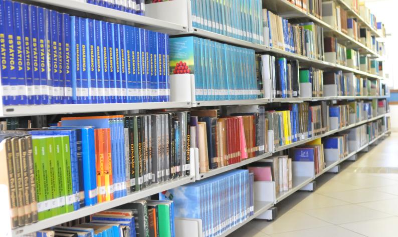 ebooks No site do Sistema de Bibliotecas o usuário pode acessar livros eletrônicos de todas as áreas do conhecimento publicados pelas editoras Elsevier, Atheneu e Springer.