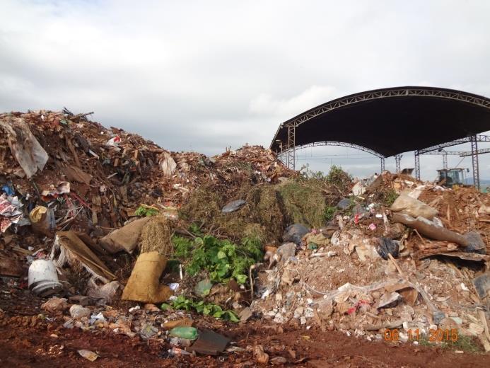 Praticamente todo o volume de resíduos sólidos domiciliares coletado está sendo destinado à CTR Ecoparque, que correspondem a 11 12 viagens/dia; apenas os rejeitos estão sendo destinados aos