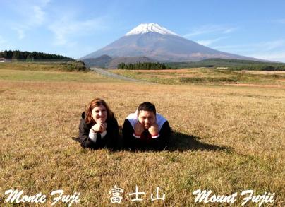 Ore pelo Japão ESPAÇO MISSIONÁRIO Família Cristo é Vida Graças, porém, a Deus, que em Cristo, sempre nos conduz em triunfo e, por meio de nós, manifesta em todo o lugar a fragrância do seu