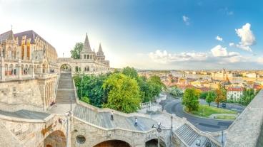 pagina 4 DIA 4 / DOMINGO VIENA - BUDAPEST Saída pela manhã em ônibus para a Hungria, chegando ao meio-dia em Budapest.