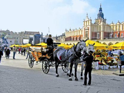 . DIA 10 / SABADO CRACOVIA Café da manhã e visita à cidade.