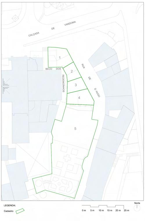 A frente construída desenvolve-se num total de 202 metros e é constituído por um conjunto de 5 parcelas, 4 com duas frentes, uma para a Rua D.