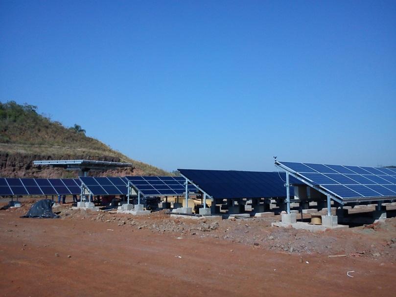 Projeto solar em construção: Usina Solar Fotovoltaica Cidade Azul Projeto Solar Fotovoltaico usina solar fotovoltaica com capacidade instalada de 3 MWp instalação de módulos de avaliação (70 kwp