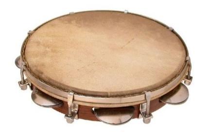 Geralmente é usado também um caxixi, recipiente de vime com sementes. Atabaque: Trata-se de um instrumento de percussão.