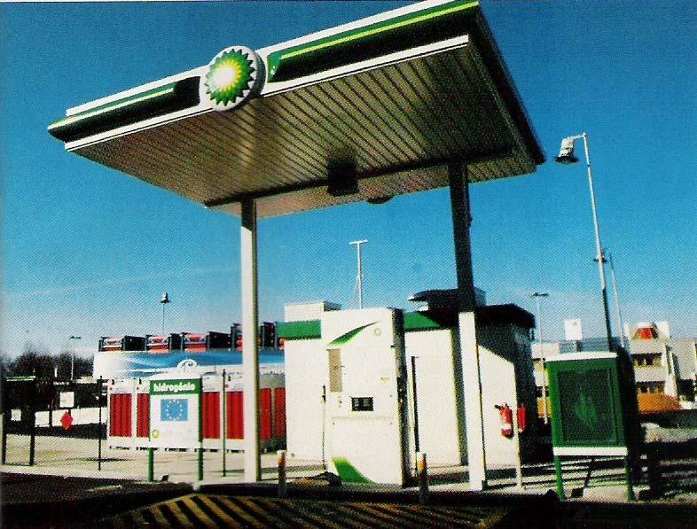 A BP é, no caso do Porto, a empresa fornecedora do hidrogénio e responsável pela instalação que se situa na estação de recolha de autocarros, em Francos.