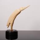 Base de licitação: 120 458 FIGURA LOBI Escultura em madeira patinada e fibras. Burkina Faso, Séc. XX. Pequenas falhas. Dim: 26 cm.