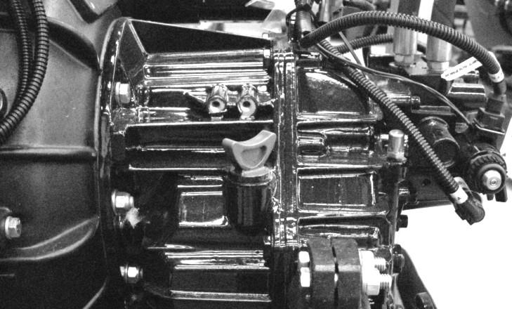 Todos os modelos Cpcidde Tipo de fluido Seção 4 - Mnutenção Óleo do motor (com filtro) 6,5 L (7 US qt) Óleo de mistur sintétic 25W-40 Mercury pr motor de 4 tempos 8.