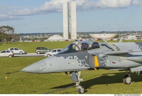 F-X2: Segundo MD, não há possibilidade de recuo na compra dos caças Gripen Defesa e Saab acertam prazo maior para caças Por Daniel Rittner Em cima da hora, o Ministério da Defesa e a empresa sueca