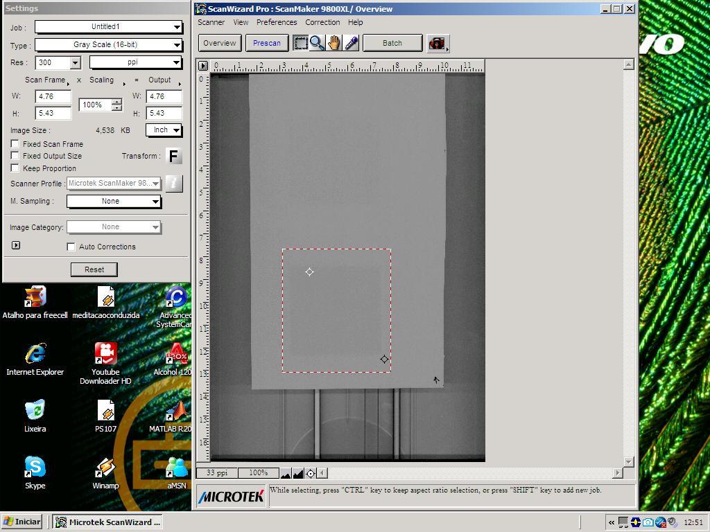 resolução 300 pontos = 1pol 300 pontos = 2,54cm 0,0085cm 0,085mm 85µ m = 118 pontos /1cm (5) FIGURA 20 Sistema para aquisição da imagem do filme radiocrômico utilizando um ScanMaker 9800XL