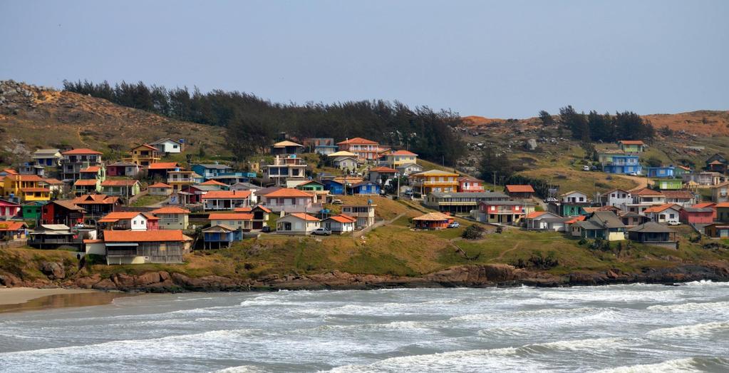 Traçado urbano e curvas de nível Traçados geométricos: se adaptam bem aos terrenos planos ou de baixa e uniforme declividade.