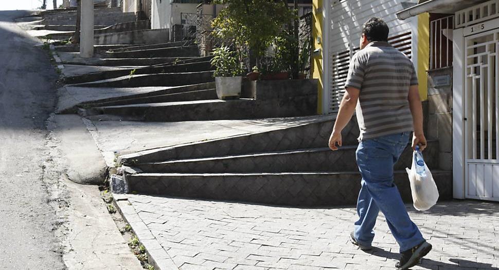 Declividade das vias para pedestres Deve ser considerado: Declividades até um limite