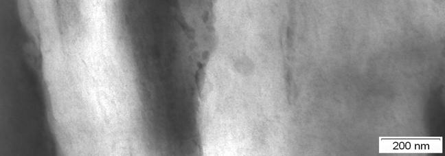 43 Micrografia de MET do filme do nanocompósito de PEAD/EVA 8/C15A (80/15/5), com aumento de 66000x. A argila C15A está majoritariamente presente na fase EVA.