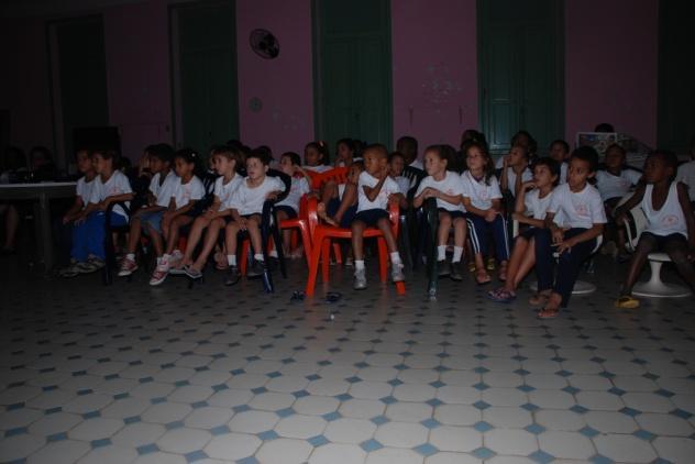 mostra para a criança menores que não participam da ida até a Biblioteca e escolhemos