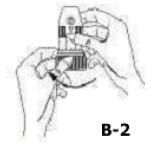 CARREGAMENTO: Figura B-1: Mantenha o aparelho em posição vertical, aperte o botão marrom do bocal com uma mão e com a outra, gire o corpo do inalador em sentido antihorário (meia