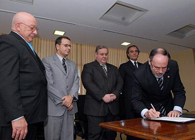 .. João Alziro Herz da Jornada (Presidente do Inmetro) Estamos