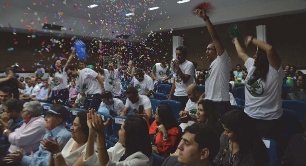 Explosão de alegria dos colaboradores da Vitória no momento em que a Empresa foi anunciada como uma das cinco vencedoras do Prêmio Meloria da Qualidade do Ar 2017
