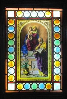 12 Virgem com o Menino ao colo e São José, em vitral datado de 1891 e fabricado em Zurique (Fotografia do autor). 13 Fachada principal da capela Dr.