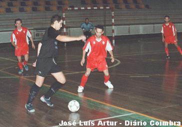 As atitudes e comportamentos técnico-tácticos de base dos jogadores - durante o processo defensivo 9. Dominar as situações fixas do jogo.