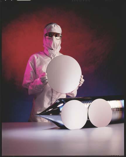 200 mm and 300 mm Si wafers. SOURCE: Courtesy of MEMC, Electronic Materials, Inc.