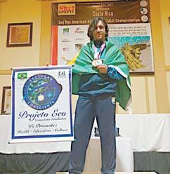 Noroeste News - - 08 - Caraguá comemora o bi-campeonato panamericano de Kung Fu Atleta da seleção brasileira de Kung Fu, Hemerson Carvalho de Oliveira, defendeu o título panamericano no '2nd Pan