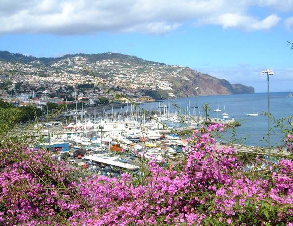 1. Contexto e Oportunidade O Funchal é uma cidade portuguesa na ilha da Madeira, capital da Região Autónoma da Madeira e a mais populosa fora do território continental português.