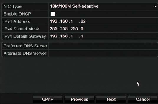 Capítulo 3: Primeiros passos 6. Configuração da rede: Configure as suas definições de rede, tais como o tipo de NIC, endereço IP, máscara de subrede e gateway predefinida.