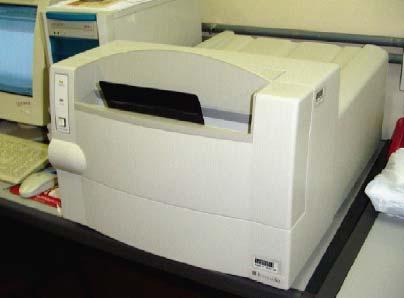 (a) (b) Figura 5.1 (a) Digitalizador de filmes radiográficos modelo Lumiscan 50 (b) Digitalizador de filmes radiográficos modelo PowerLook 1120-UMAX instalados no LAPIMO. Na Figura 5.