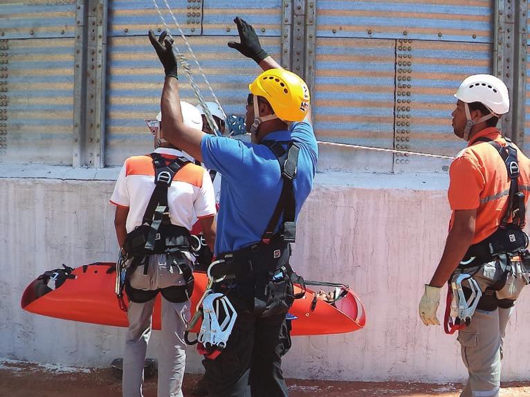 NR - 33 ESPAÇOS CONFINADOS SUPERVISORES DE ENTRADA 40h / 5 dias Capacitar os trabalhadores para Supervisão de trabalho em espaços confinados, através da implantação de medidas de proteção, que devem