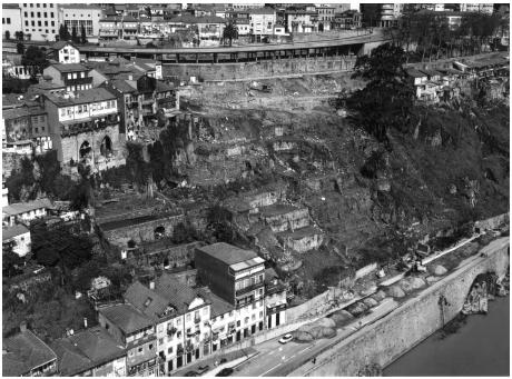 Uma zona especialmente afectada foi a zona da escarpa das Fontaínhas, situada no centro da cidade do Porto que sofreu movimentos de massas nesse Inverno.