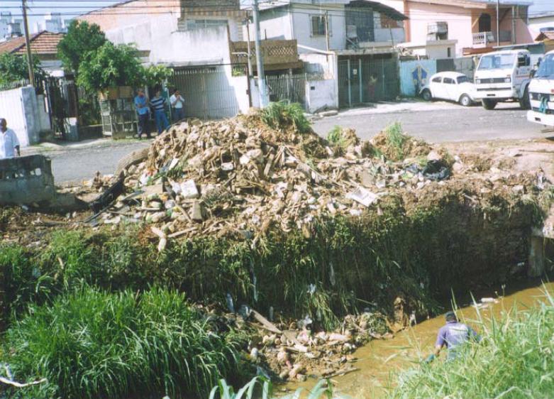 Lixo recolhido na drenagem