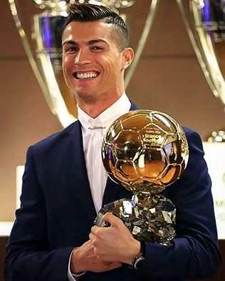 Ronaldo ganhou a Bola de Ouro.