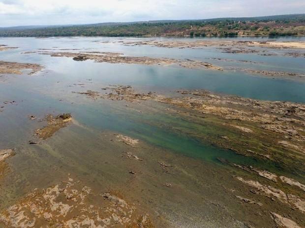 Falta de água e seca causam baixa no nível do rio