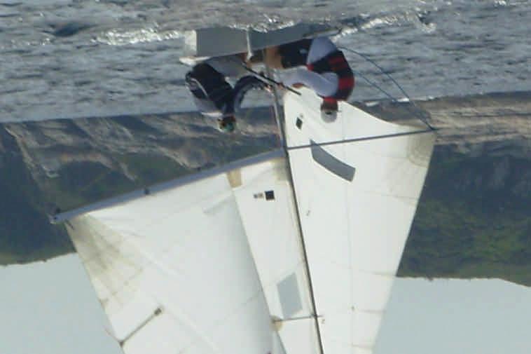 94 Figura 29. Imagem utilizada para a aplicação do REBA durante uma perna de vento em popa. No teste, o proeiro atingiu o score 11, também considerada alta pelas tabelas do REBA.
