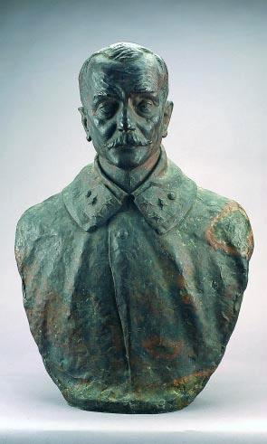 - 20,5 cm 500-750 201 RAFAEL BORDALO PINHEIRO - 1846-1905 "Busto de Eça de Queiroz", escultura em terracota, esbeiçadelas, assinada e datada de 1901 Dim. - 48,5 cm 1.000-1.