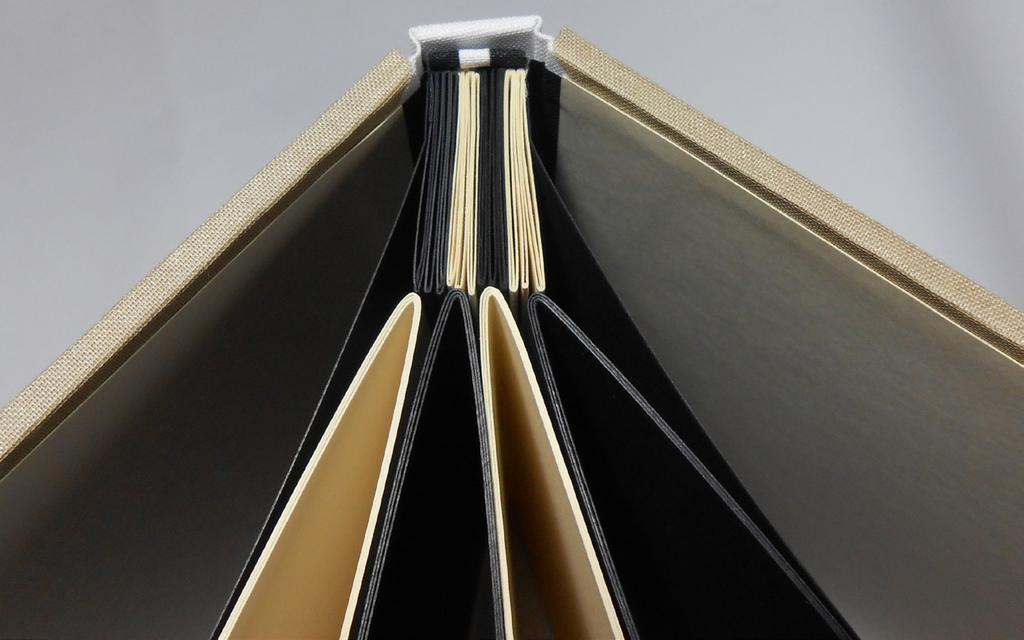17 Aula 6 Modelo livro com extensões/ escartivanas Material Papel para fazer as dobras/escartivanas onde serão costurados os cadernos que precisam ser da mesma espessura- ver explicação abaixo