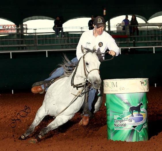 ST TABOQUINHA É 1000 Foto : Nelsinho Servilheira ST Taboquinha acaba de ultrapassar os 1.000 pontos de Registro de Mérito (RMT) da Associação Brasileira de Criadores do Cavalo Quarto de Milha (ABQM).