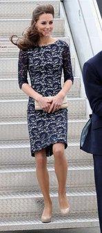 ITEM 49 Leia atentamente o texto abaixo. KATE MIDDLETON: MAGREZA TEM LIMITE?