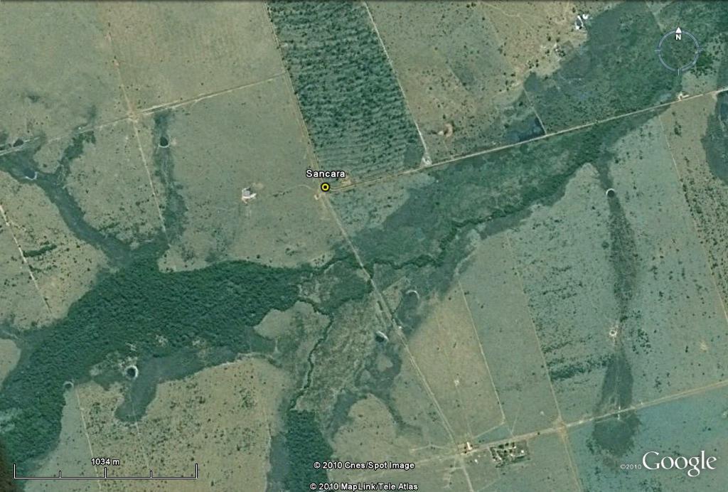 Sítio Sancara (ou Estrada 5) Imagem de satélite do Google Earth onde se destaca o Sítio Sancara inserido em uma área de relevo pediplanado com