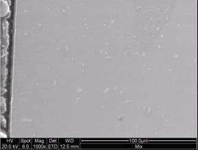 47 FIGURA 14 Aço ABNT 1010 na condição nitretado por plasma, obtidas por: a) microscopia ótica (mo) e b) MEV aumentos de e 1500x Na Figura13 são apresentadas as micrografias obtidas junto à