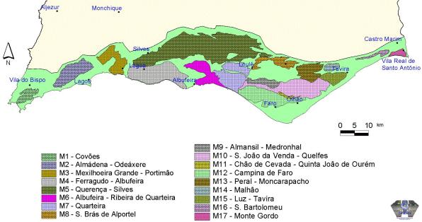 O sistema aquífero da Campina de Faro, com uma área de 86,4 km 2, é limitado a Norte pelos depósitos menos permeáveis do Cretácico, a Este pela cidade