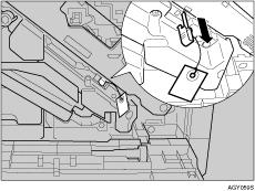 utilização do equipamento. A fita removida está suja.