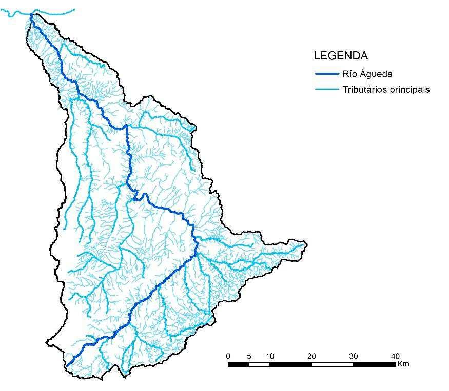 Caracterização das vulnerabilidades e riscos na bacia partilhada do rio Águeda Figura 3.6 Rede hidrográfica e perfil longitudinal do rio Águeda Na Figura 3.