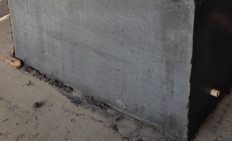 Com os resultados obtidos nesta pesquisa foi possível realizar uma comparação entre a caixa de drenagem constituída de concreto armado e de compósito cimentício avançado, conforme segue. 7.