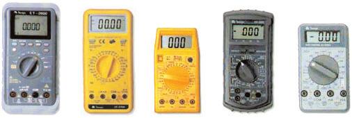 Um multímetro consiste, no mínimo, em de três instrumentos de medição, o voltímetro, o amperímetro e ohmímetro.