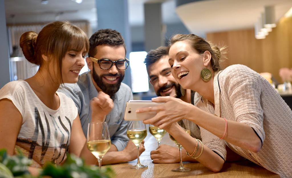 4 Exemplos práticos de utilização do SocialHotSpot Restaurantes / Cafés Antes mesmo de perguntar pela ementa, os clientes pretendem estar conectados à rede de WiFi.