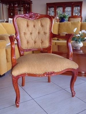 Figura 10 - Cadeira estilo Luís XV Fonte: Google imagens De acordo com Kress (2011, p.