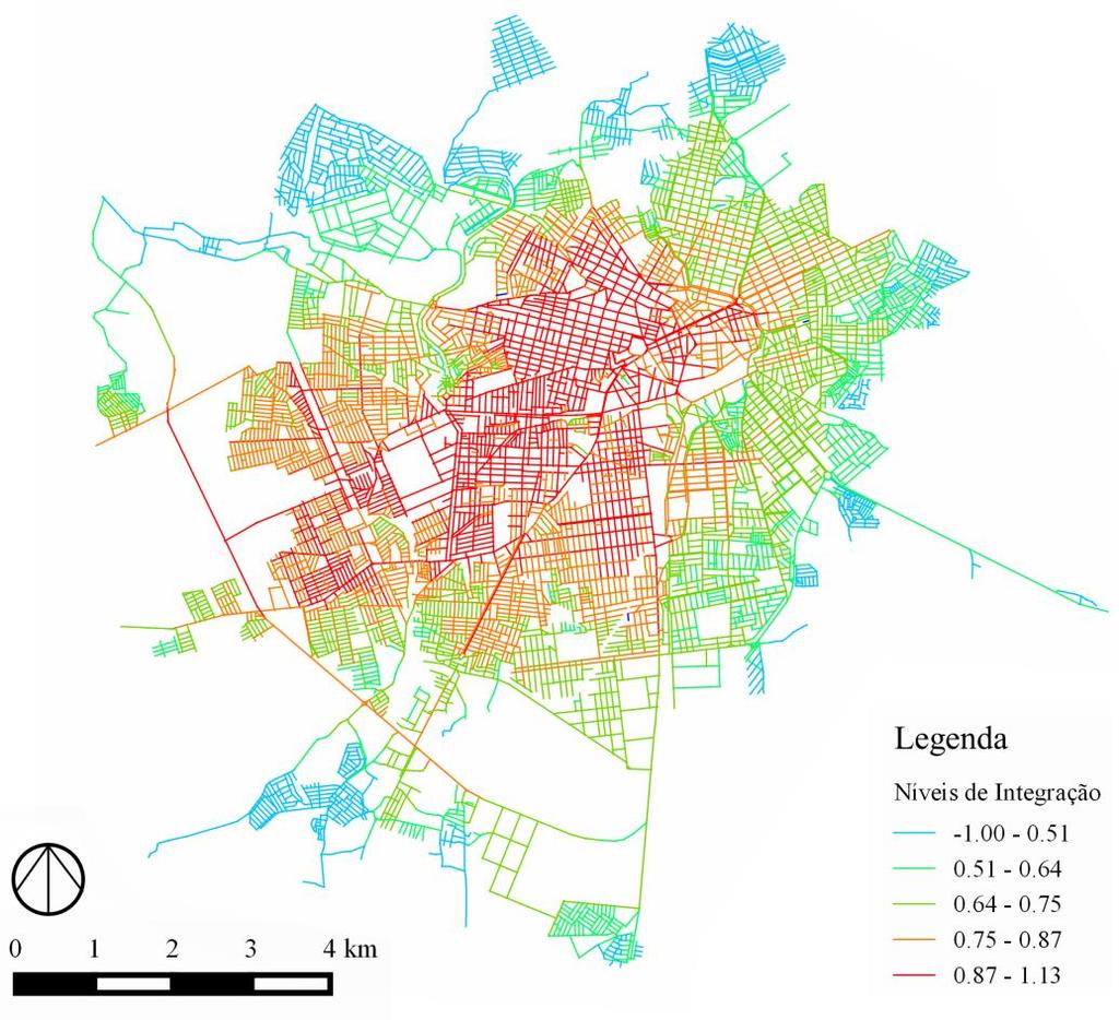 um mapa axial das vias da cidade em CAD. Segundo Hillier e Hanson (1984), linhas axiais são as maiores linhas retas que contemplem todo um sistema de espaços abertos de um sistema urbano.