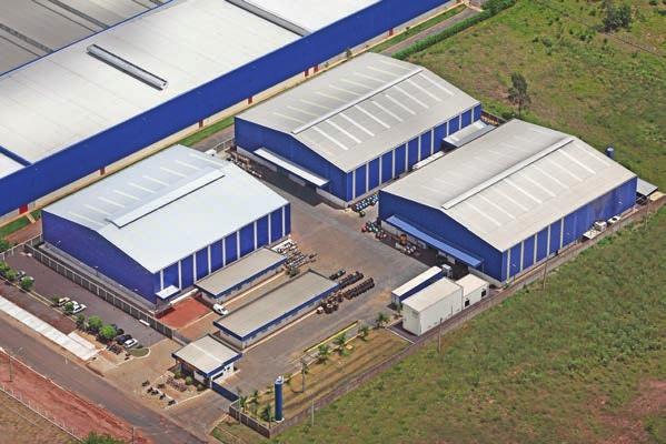 n 2 plantas fabris totalizando 35.000m 2 de área industrial. n Máquinas e equipamentos com tecnologia de última geração. nlaboratório altamente qualificado. n360 colaboradores diretos.