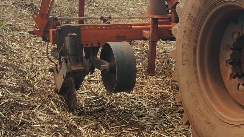 FERTILIZANTE LÍQUIDO EM SOQUEIRA NO DISCO DE CORTE JUNTAMENTE